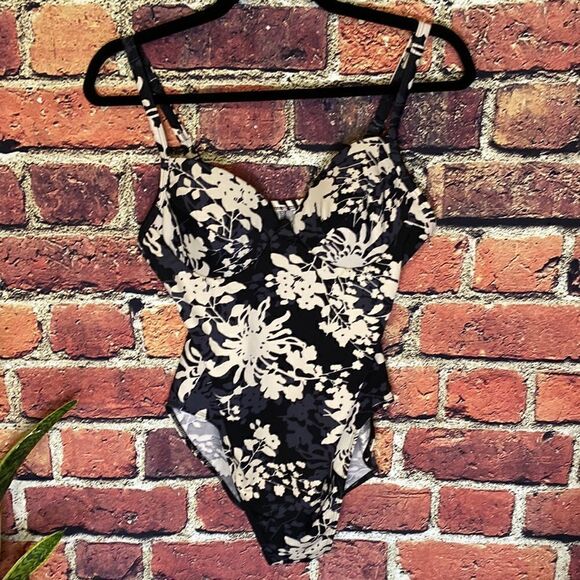Newport News Swim Black & White One Piece Swim suit Size 12 - Picture 1 of 8